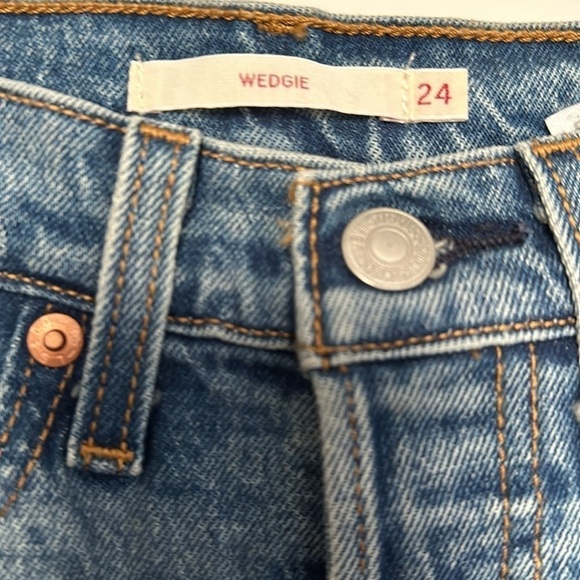 Levi's Wedgie Icon Fit Jeans - Picture 7 of 9